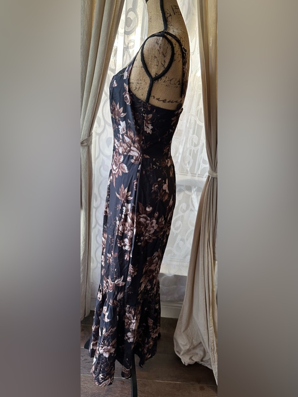 Floral Ruffle Hem Dress - Picture 4 of 11